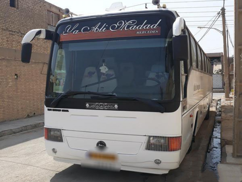 اتوبوس سفید مدل ۴۵۷ آماده برای سرویس دربستی گروهی